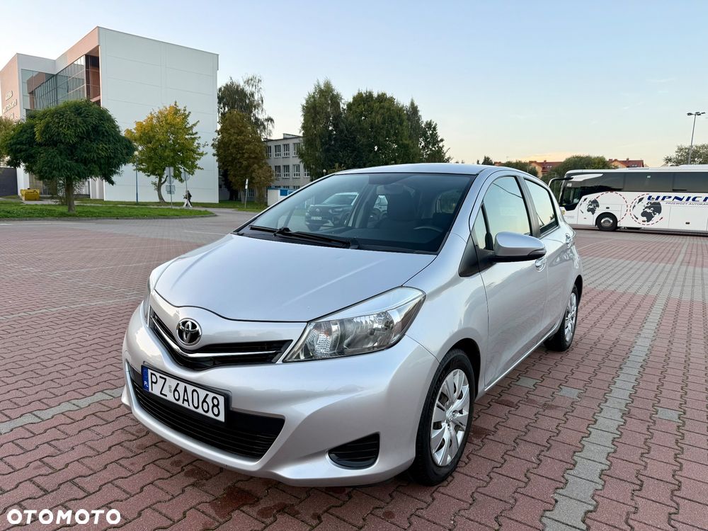 Toyota Yaris 2013 photo 2