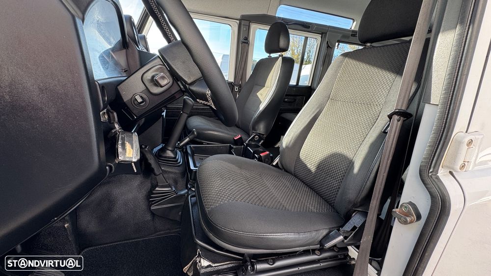 Land Rover Defender 110 DPF Station Wagon E - 39