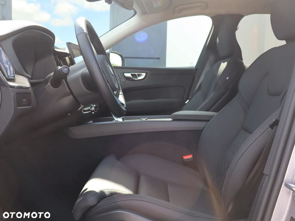 Volvo XC 60 B5 B AWD Plus Dark - 15