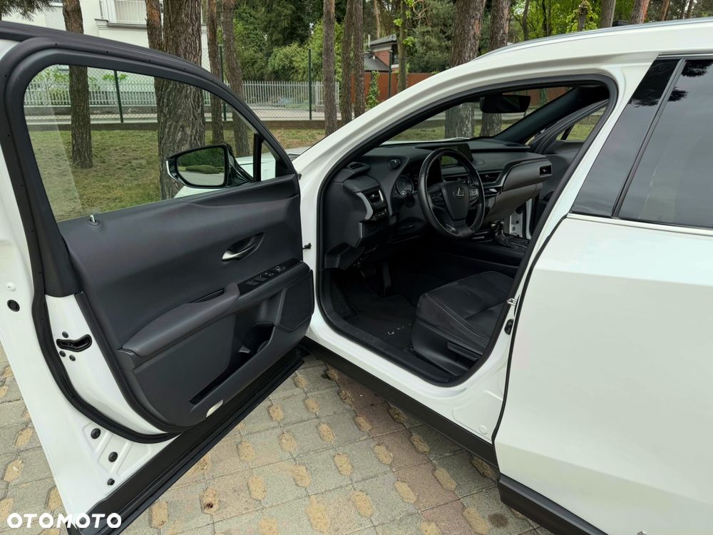Lexus UX 250h Elegance 2WD - 14