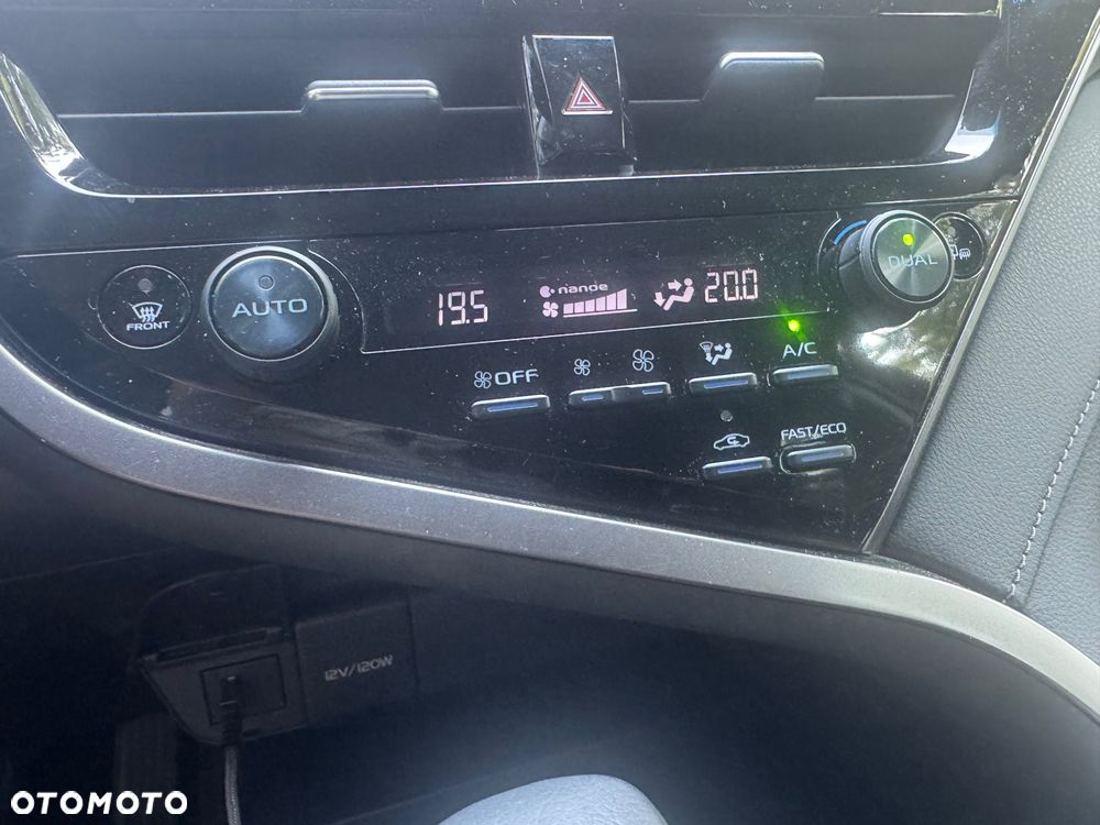 Toyota Camry 2.5 Hybrid Executive CVT - 25