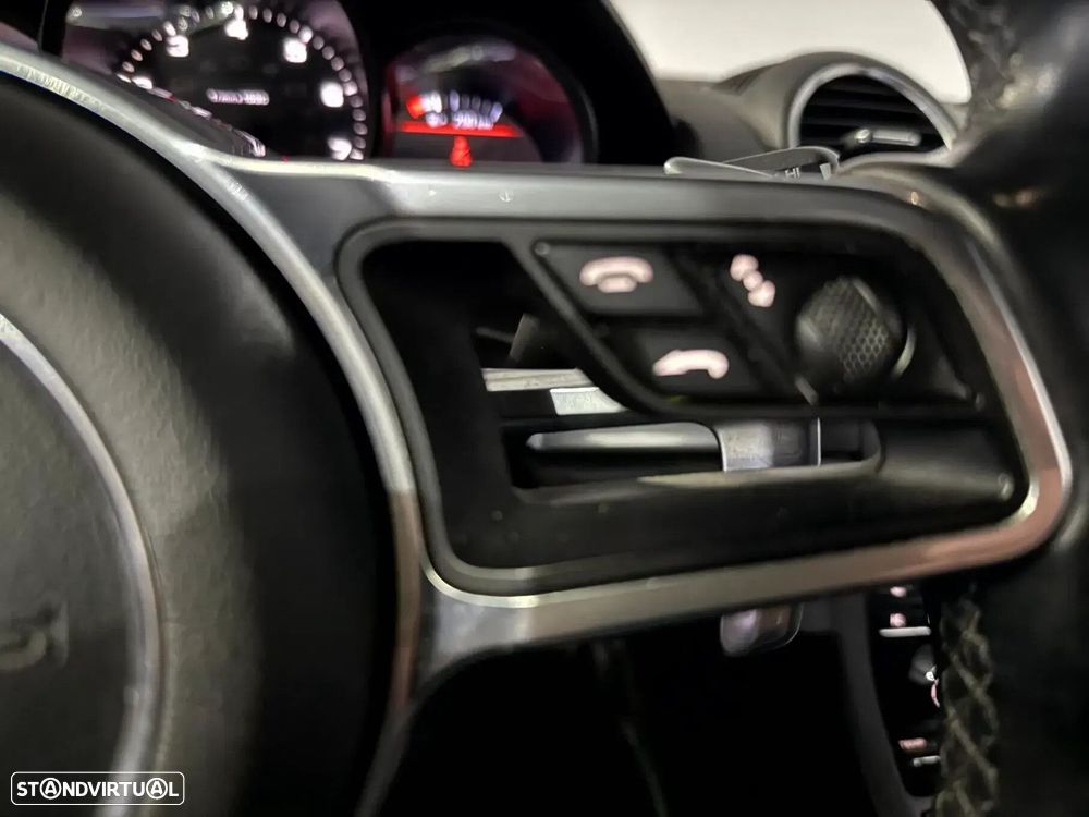 Porsche 718 Cayman - 16