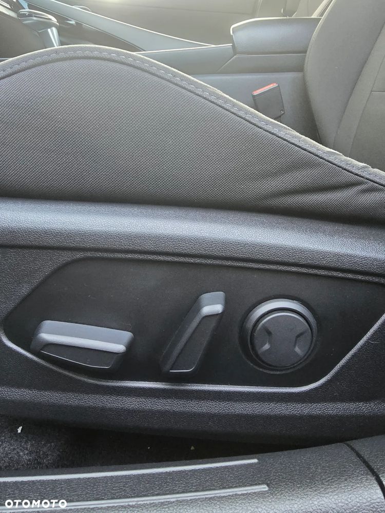 Hyundai Elantra 1.6 Executive CVT - 39