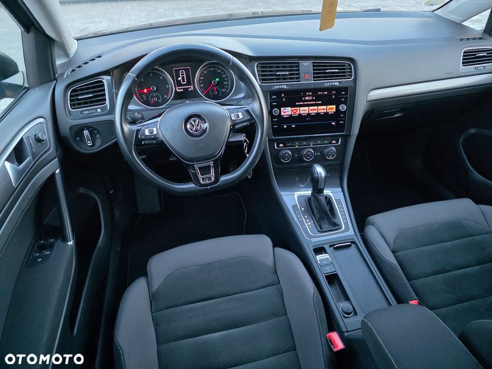 Volkswagen Golf 2.0 TDI SCR DSG R-Line - 12