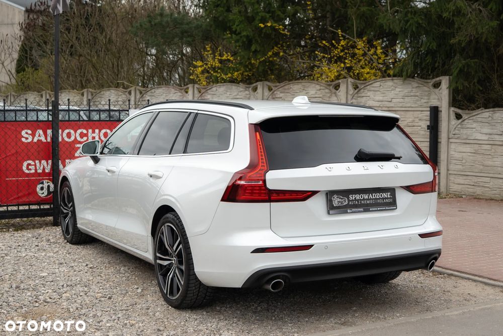 Volvo V60 B3 B DKG Momentum Pro - 29