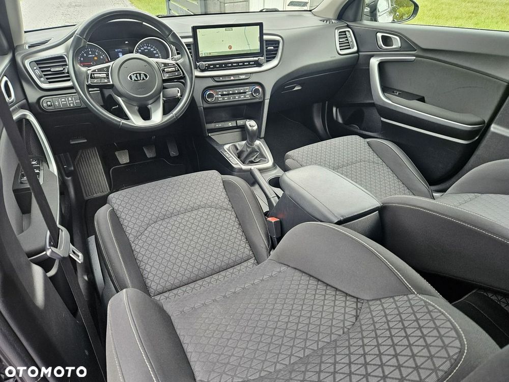 Kia Ceed - 11