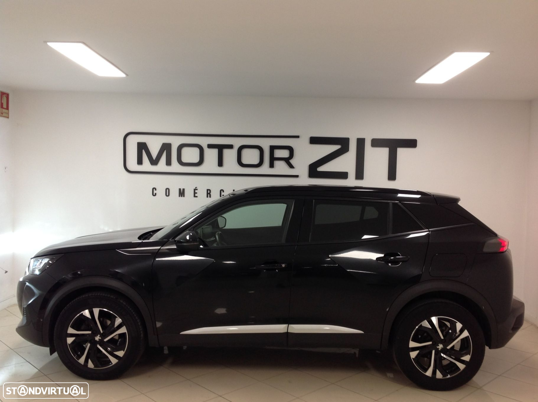 Peugeot 2008 1.2 PureTech Allure - 4