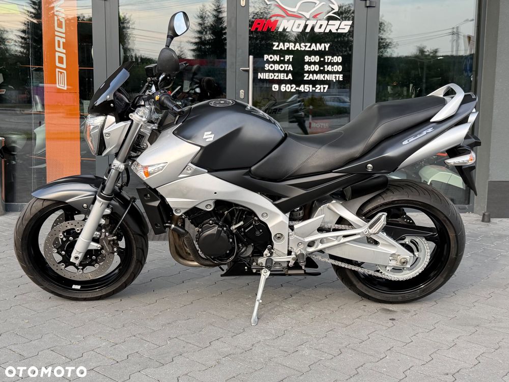 Suzuki GSR - 28