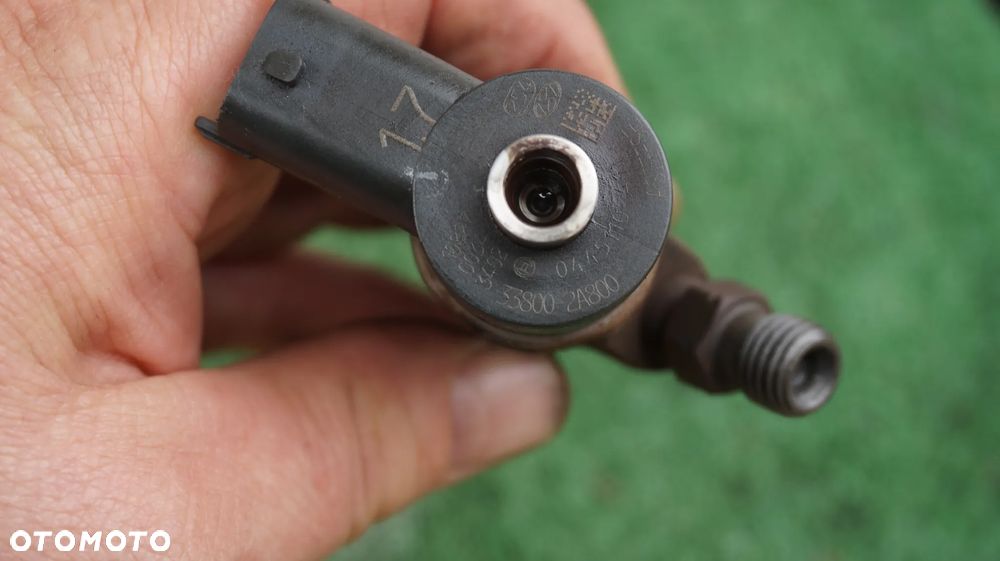 Hyundai IX35 i30 Kia Carens Sportage III 1.7 CRDI wtryskiwacz 0445110411 33800-2A800 - 2