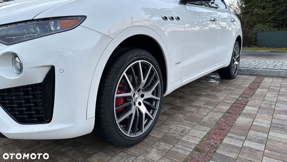 Maserati Levante Q4 Executive - 15