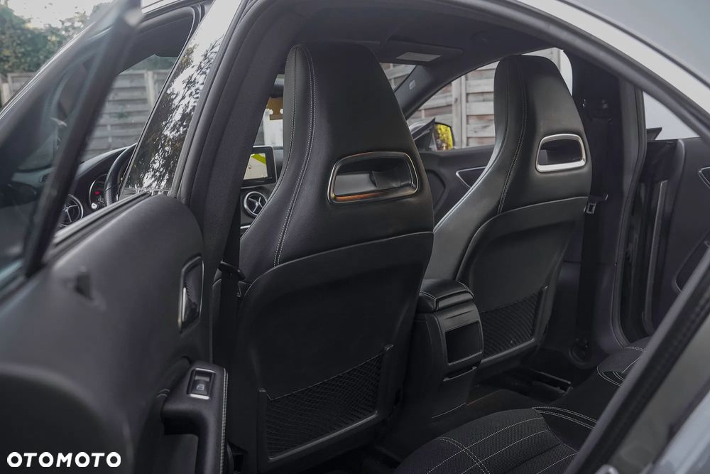 Mercedes-Benz CLA 180 AMG Line - 27
