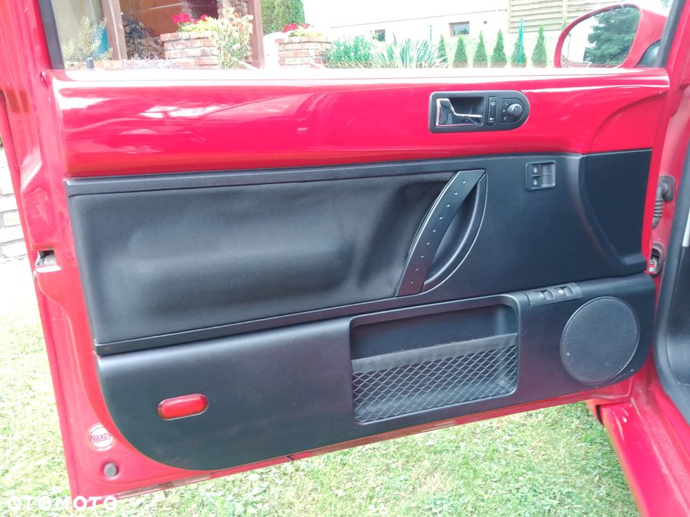 Volkswagen New Beetle - 12