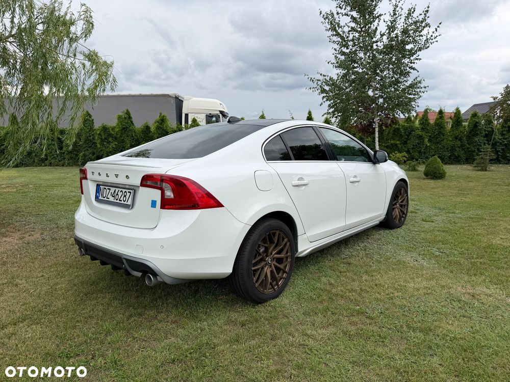 Volvo S60 D5 AWD R-Design Kinetic - 1