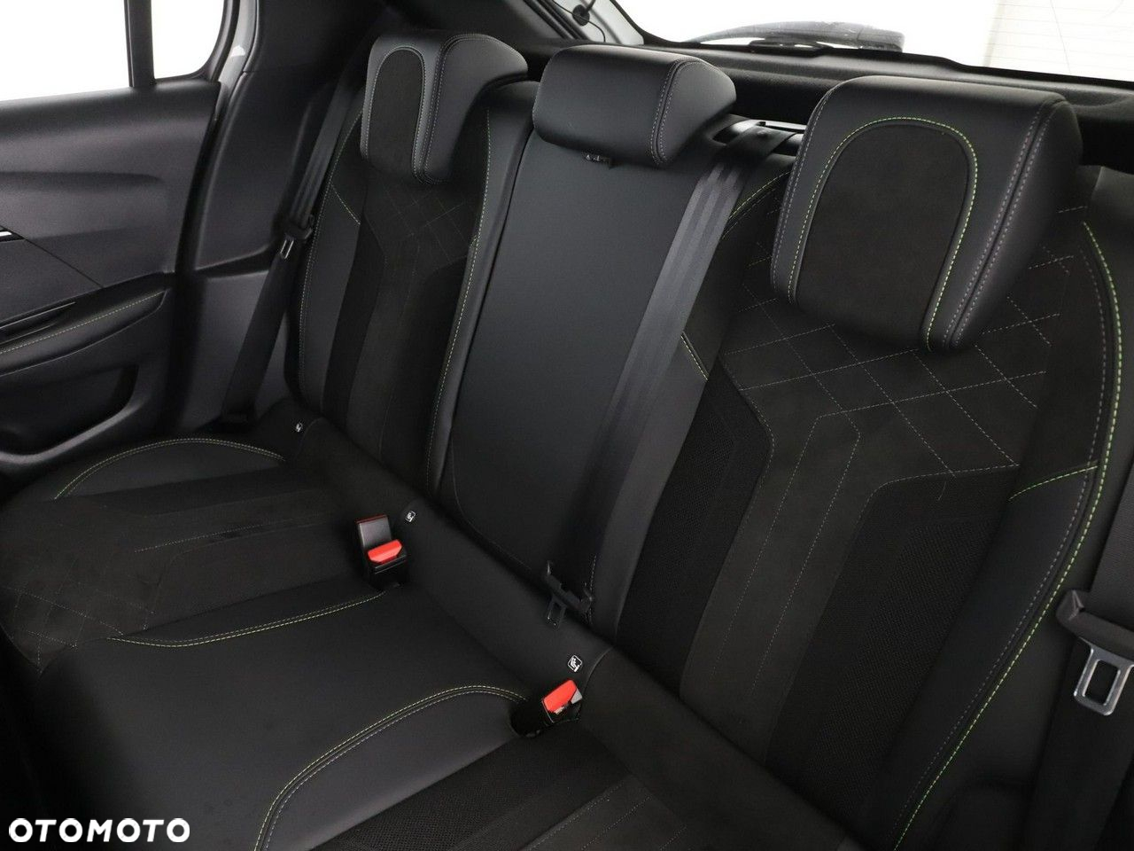 Peugeot 208 PureTech 100 GT Pack - 17