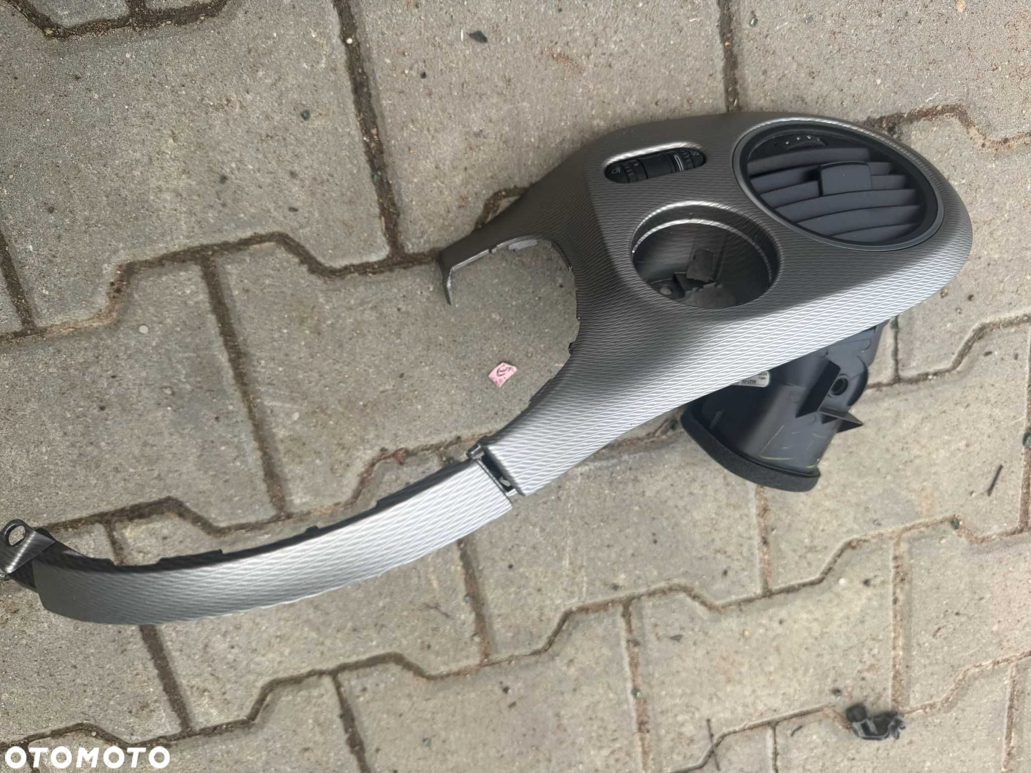 Ramka Dekor konsoli Karbor Volkswagen Beetle po 2011 roku  komplet - 2