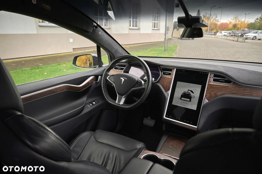 Tesla Model X 90 D - 30