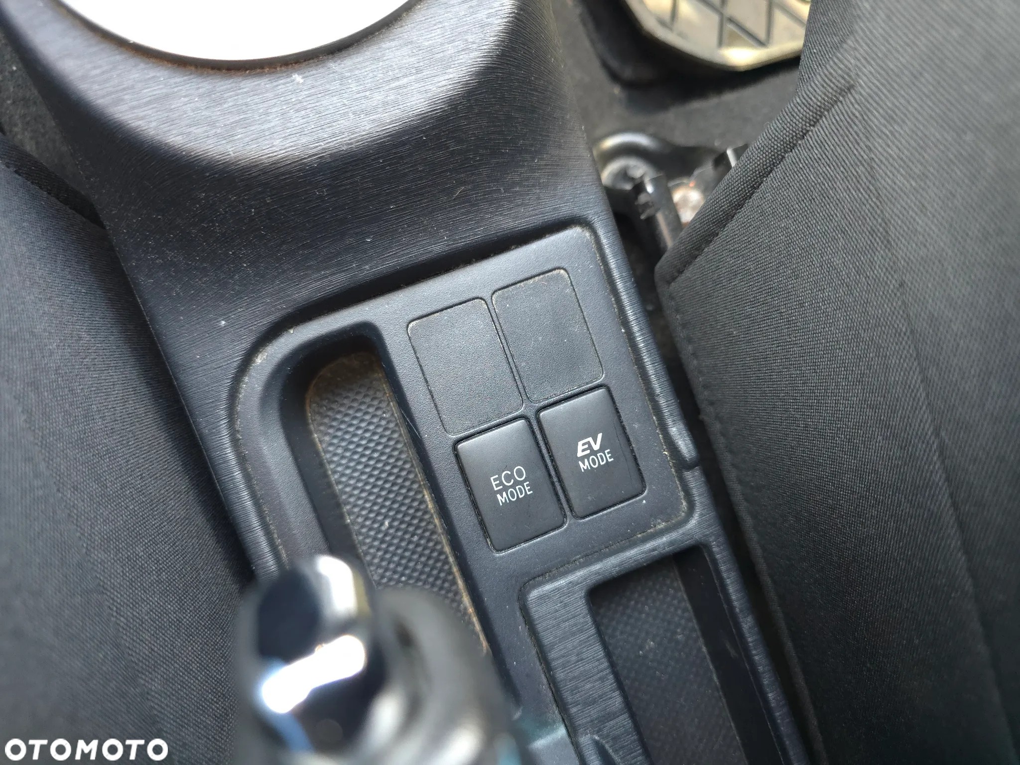 Toyota Yaris Hybrid 100 Premium - 28