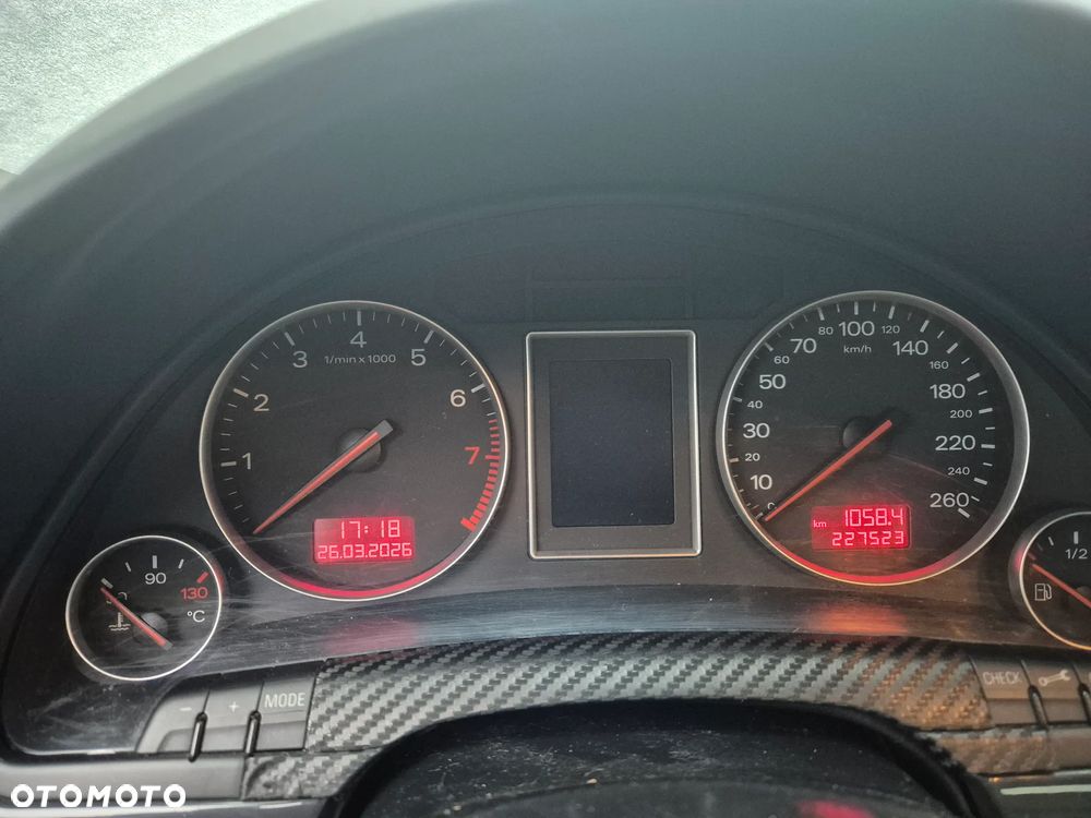 Audi A4 Limousine - 1