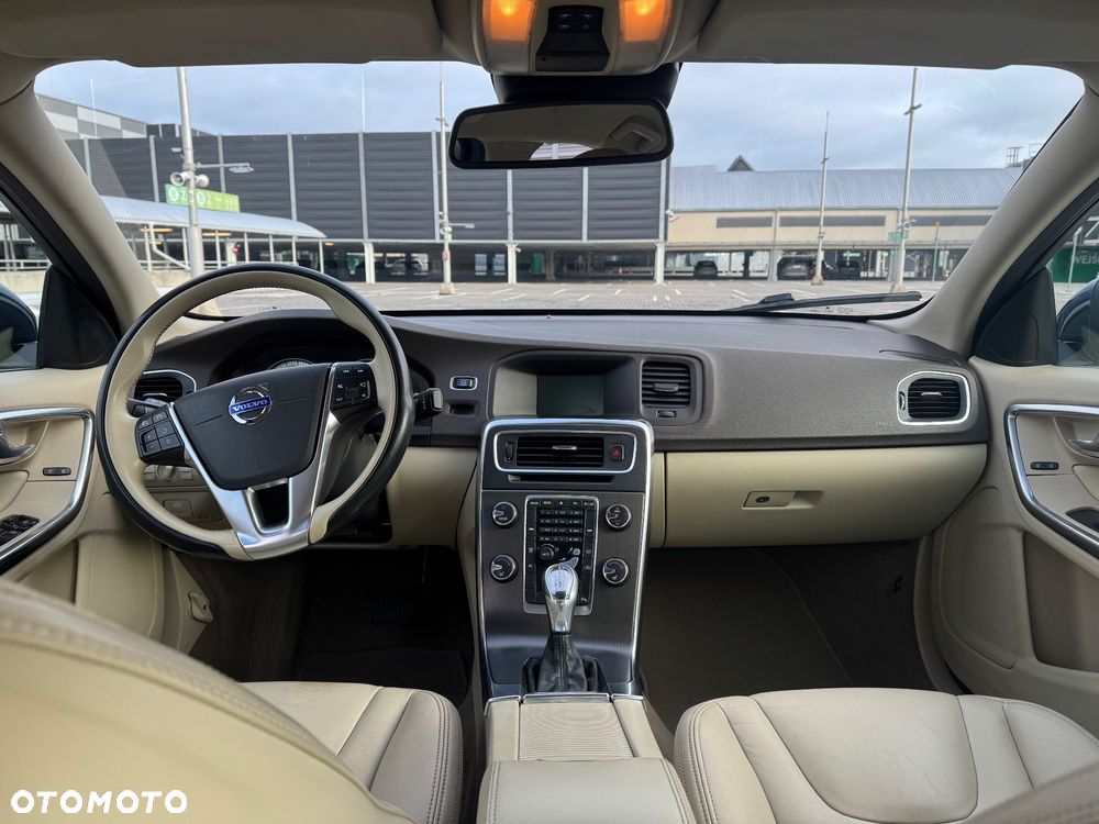 Volvo S60 T4 Momentum - 14