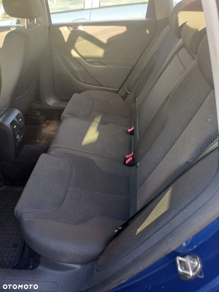 Volkswagen Passat - 13