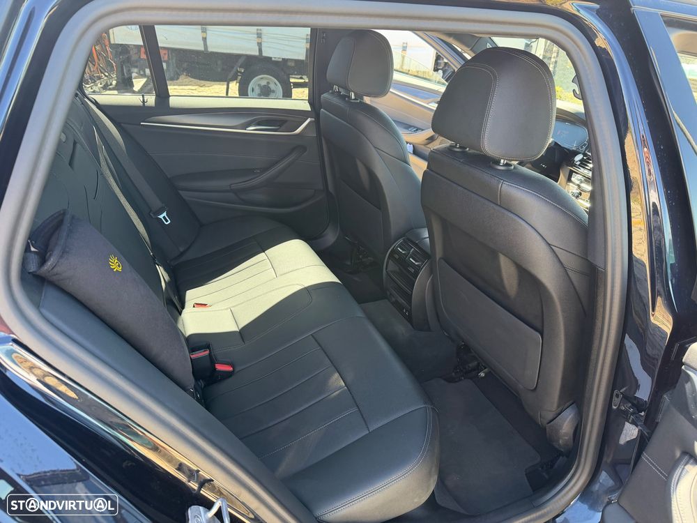 BMW 530 e Pack Desportivo M - 11