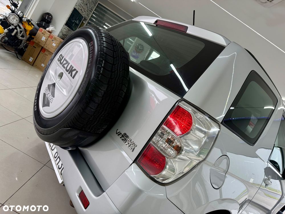 Suzuki Grand Vitara 1.6 Black&White - 27
