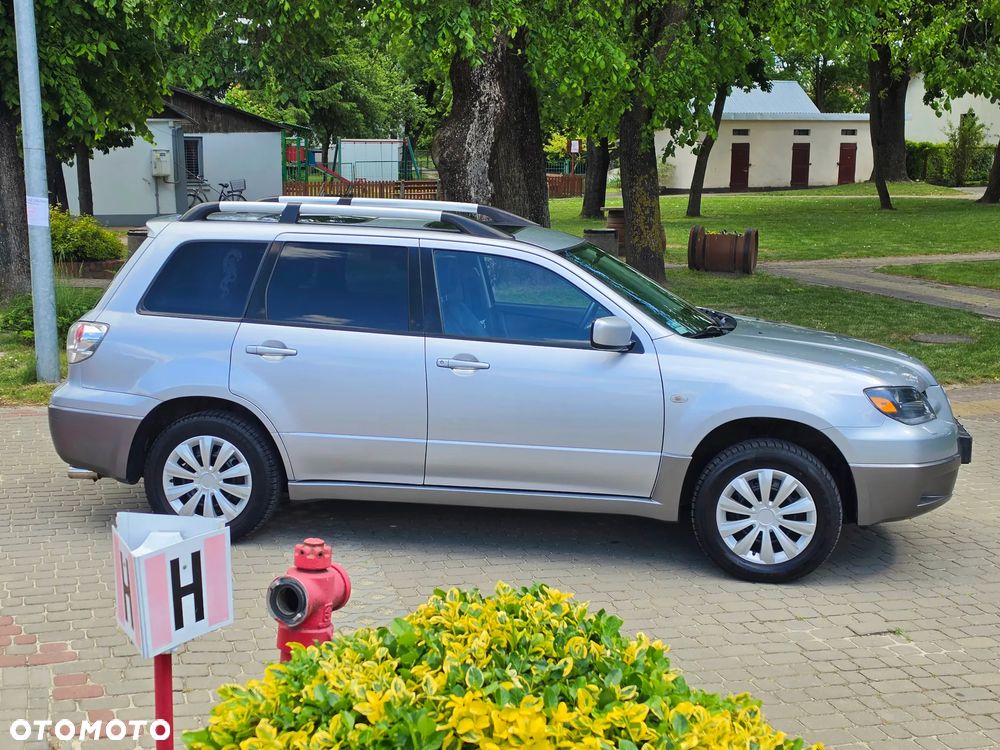 Mitsubishi Outlander 2.4 4WD Intense - 23