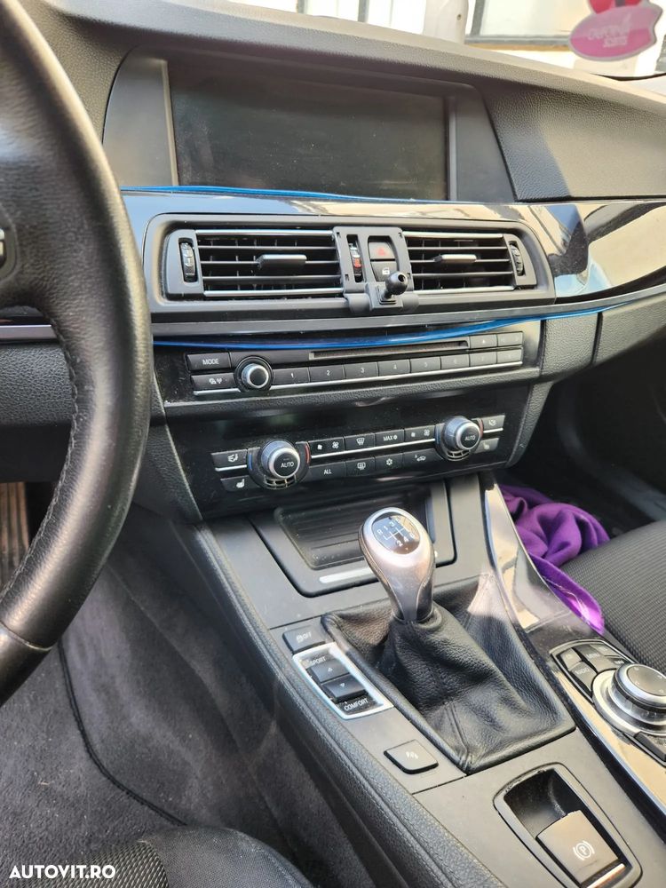 BMW Seria 5 520d Touring - 8