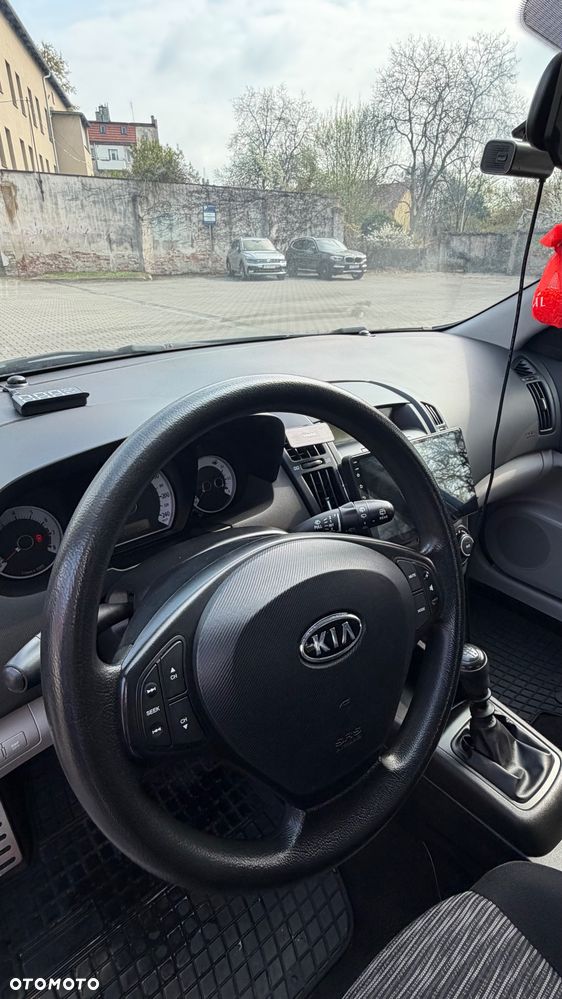 Kia Ceed 1.4 L - 10