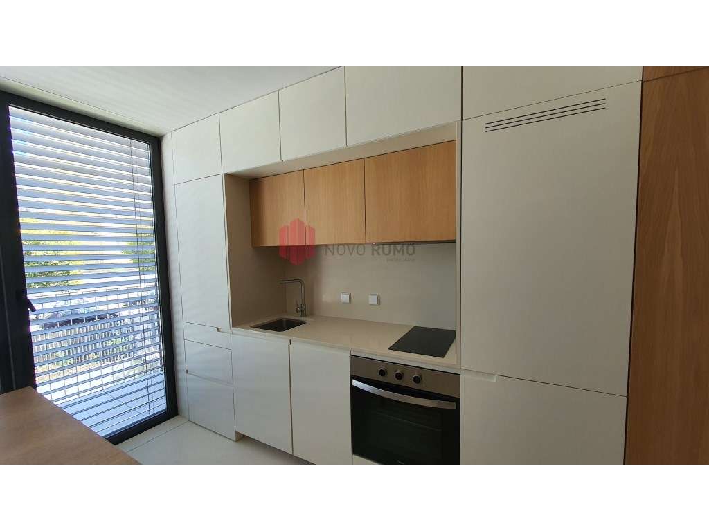 Apartamento T0 mobilado, com varanda e ar condicionado - Grande imagem: 2/12