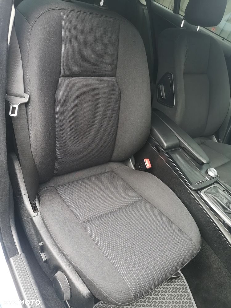 Mercedes-Benz Klasa C 180 BlueEFFICIENCY 7G-TRONIC Elegance - 22