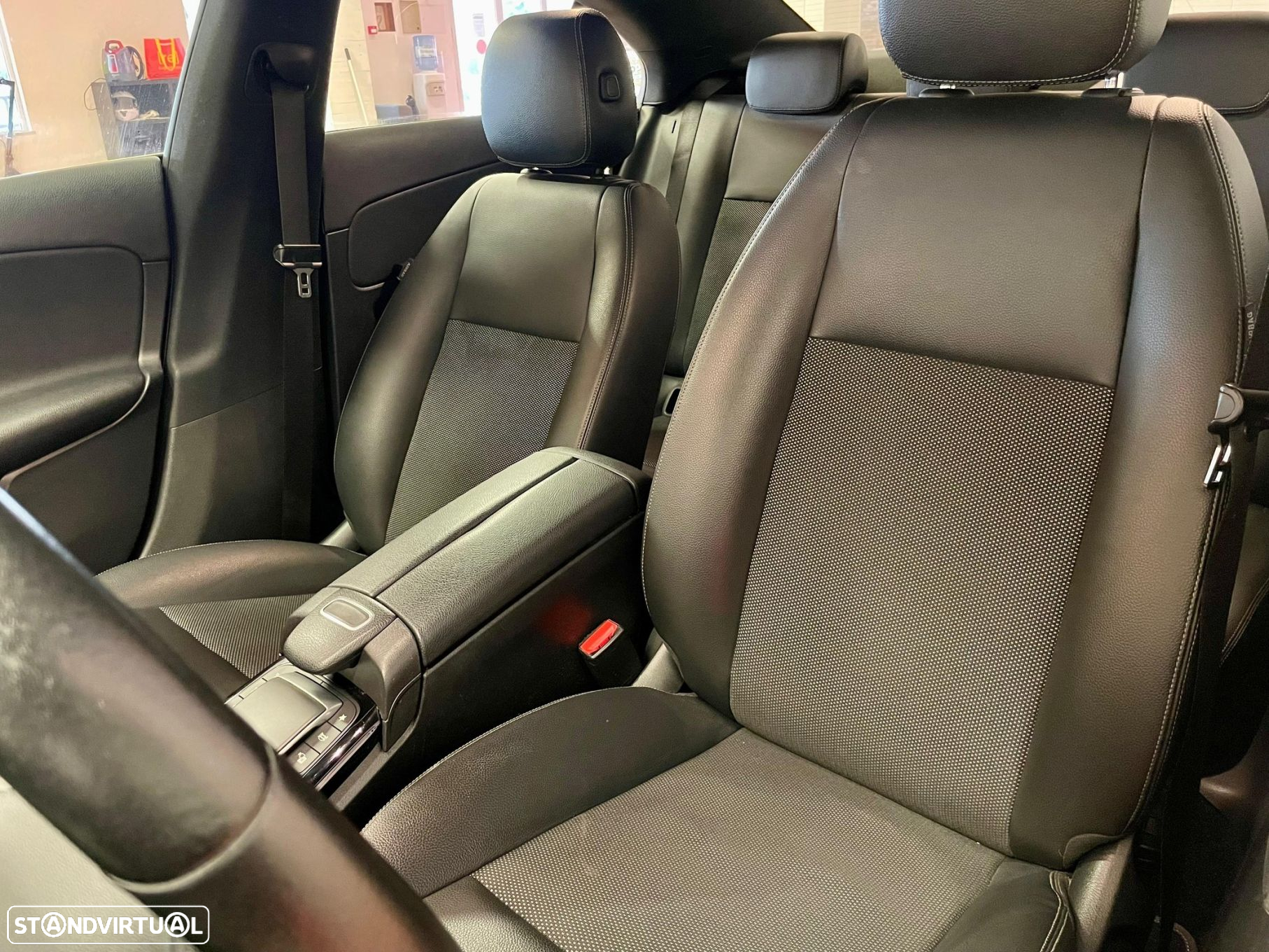 Mercedes-Benz CLA 180 Progressive - 17