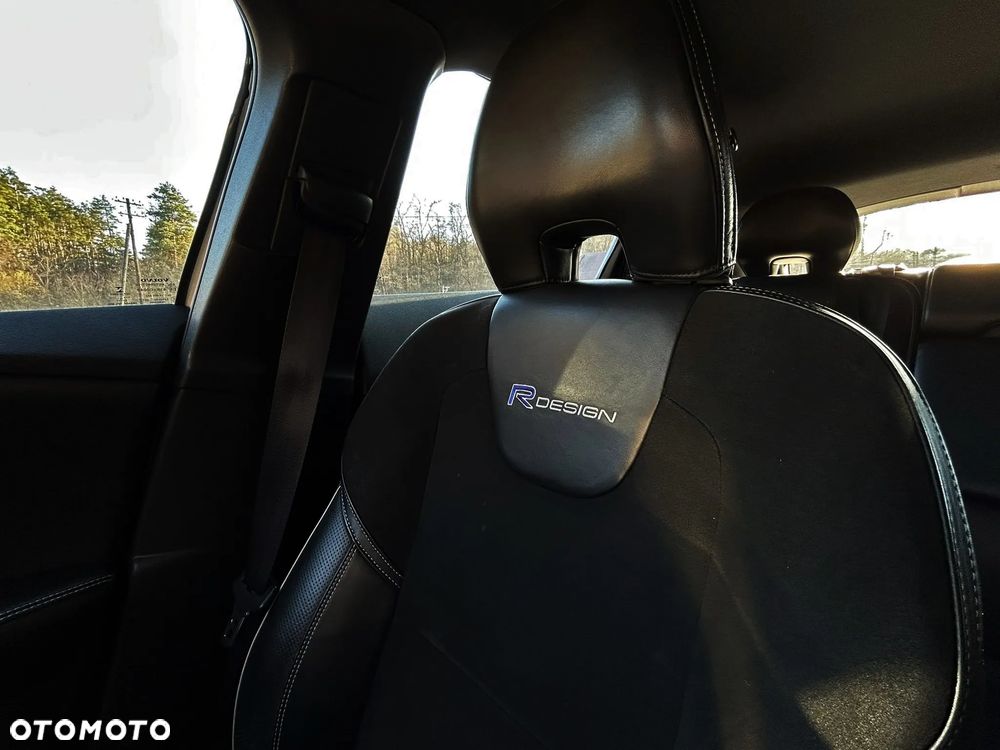 Volvo V40 D2 R Design - 20