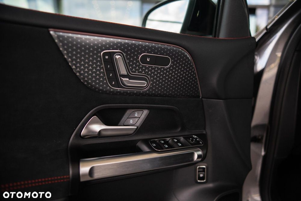 Mercedes-Benz GLB - 10
