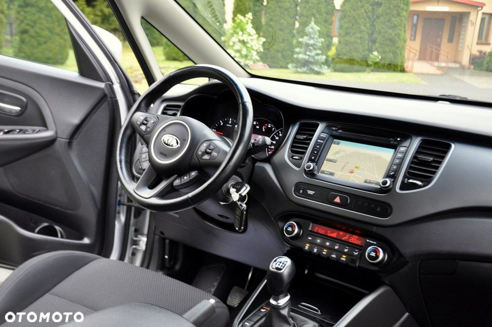 Kia Carens - 26
