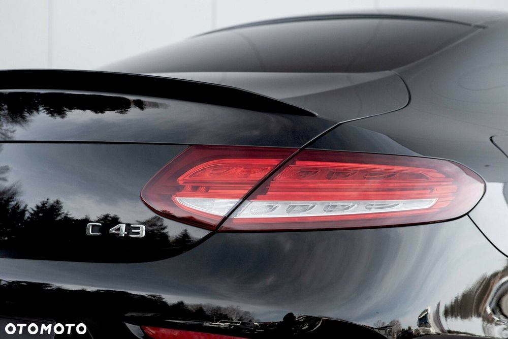 Mercedes-Benz Klasa C AMG 43 4-Matic - 19