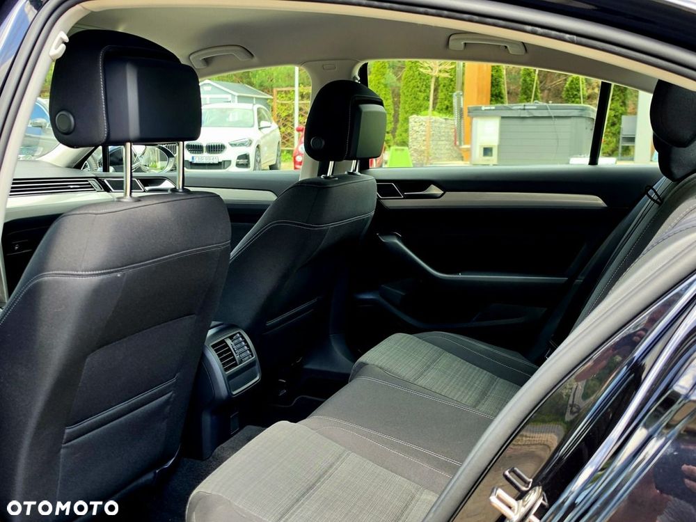 Volkswagen Passat - 9