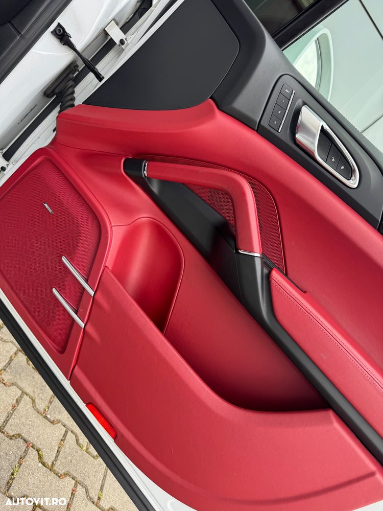 Porsche Cayenne - 26