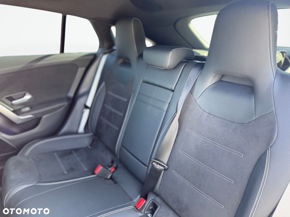 Mercedes-Benz CLA 220 d AMG Line 8G-DCT - 12