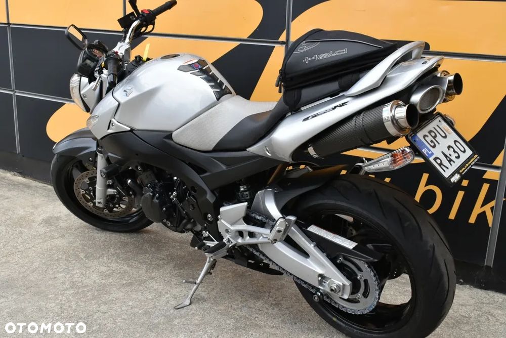 Suzuki GSR - 15