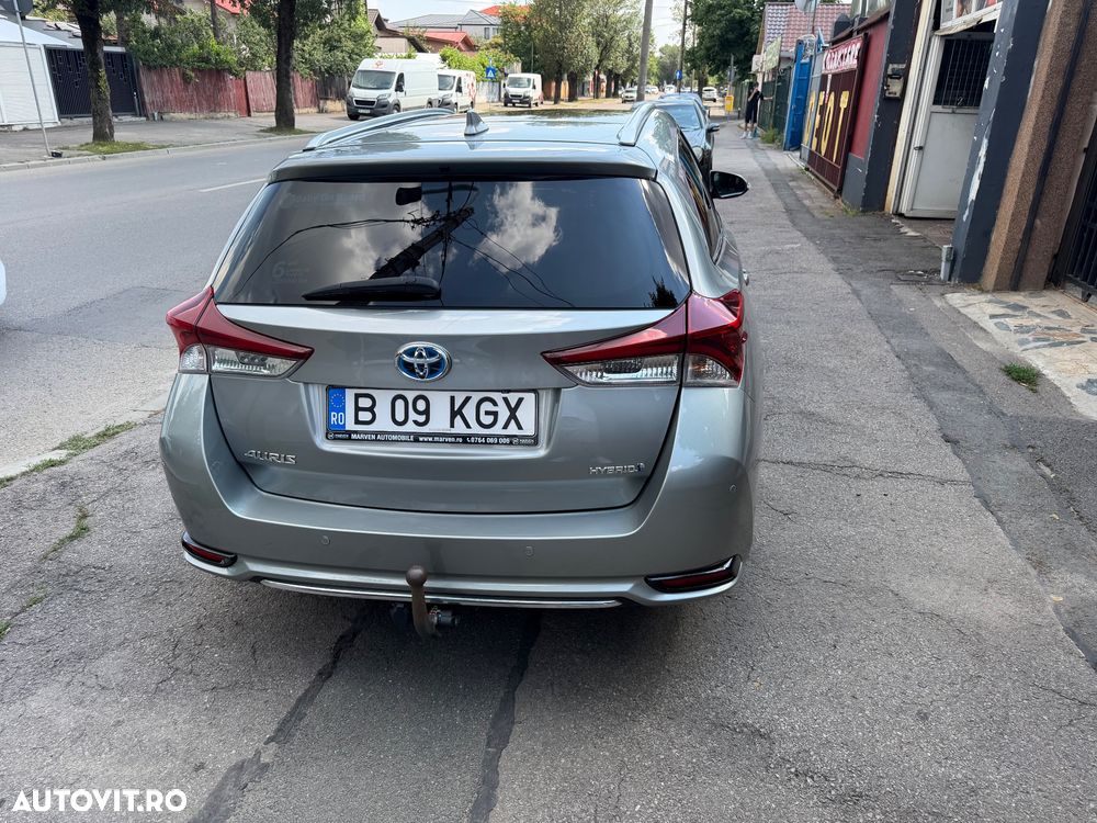 Toyota Auris 1.8 L VVT-i Sol + - 4