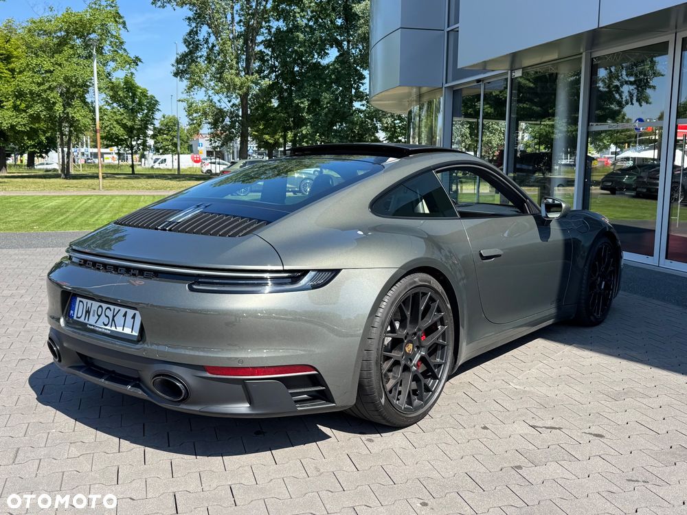 Porsche 911 Carrera 4 GTS - 3