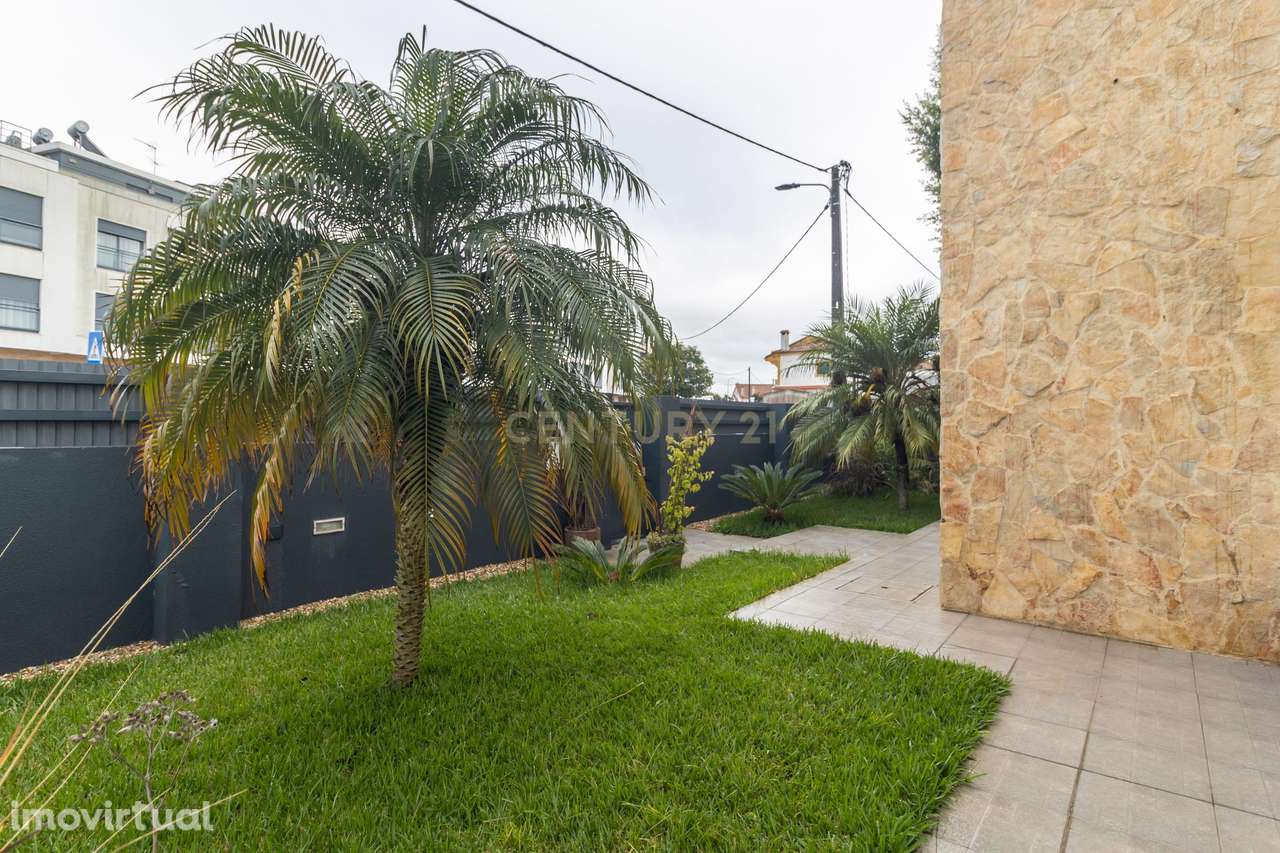 Moradia T4 isolada, estilo contemporâneo com piscina, num lote de 502m - Grande imagem: 3/60