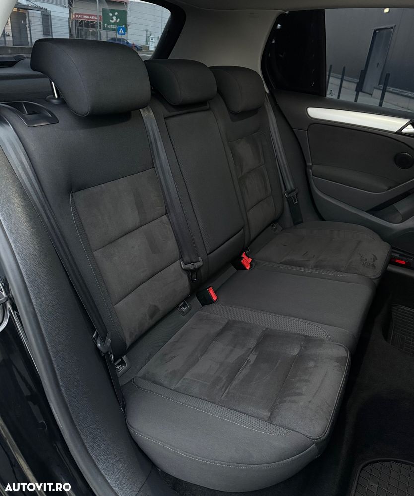Volkswagen Golf 2.0 TDI DPF Highline - 12