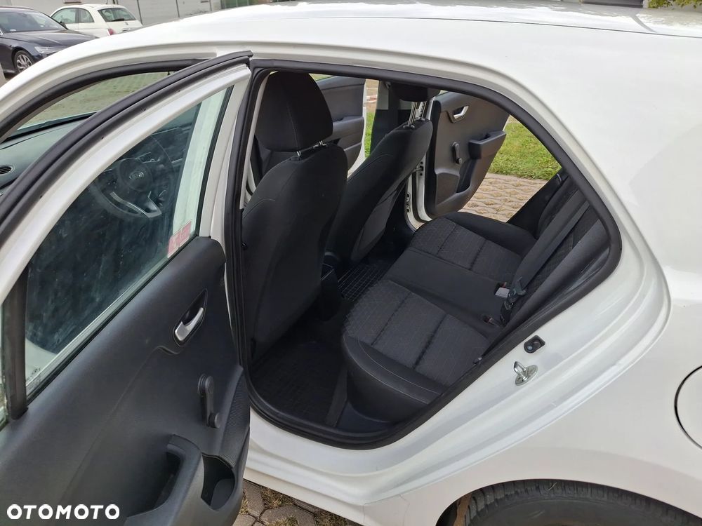 Kia Rio - 16