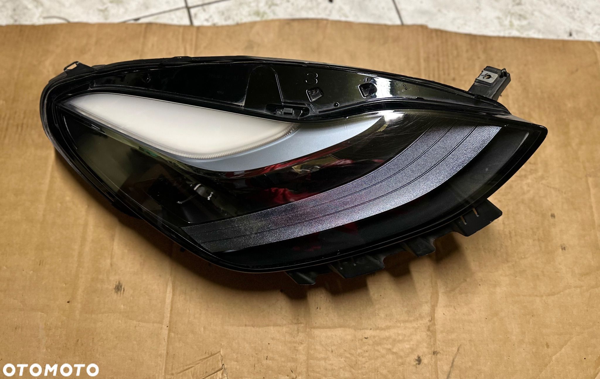 PRZEDNIA PRAWA LAMPA TESLA MODEL Y/3 EU PO LIFT IDEALNA 1514953-00-D. - 1