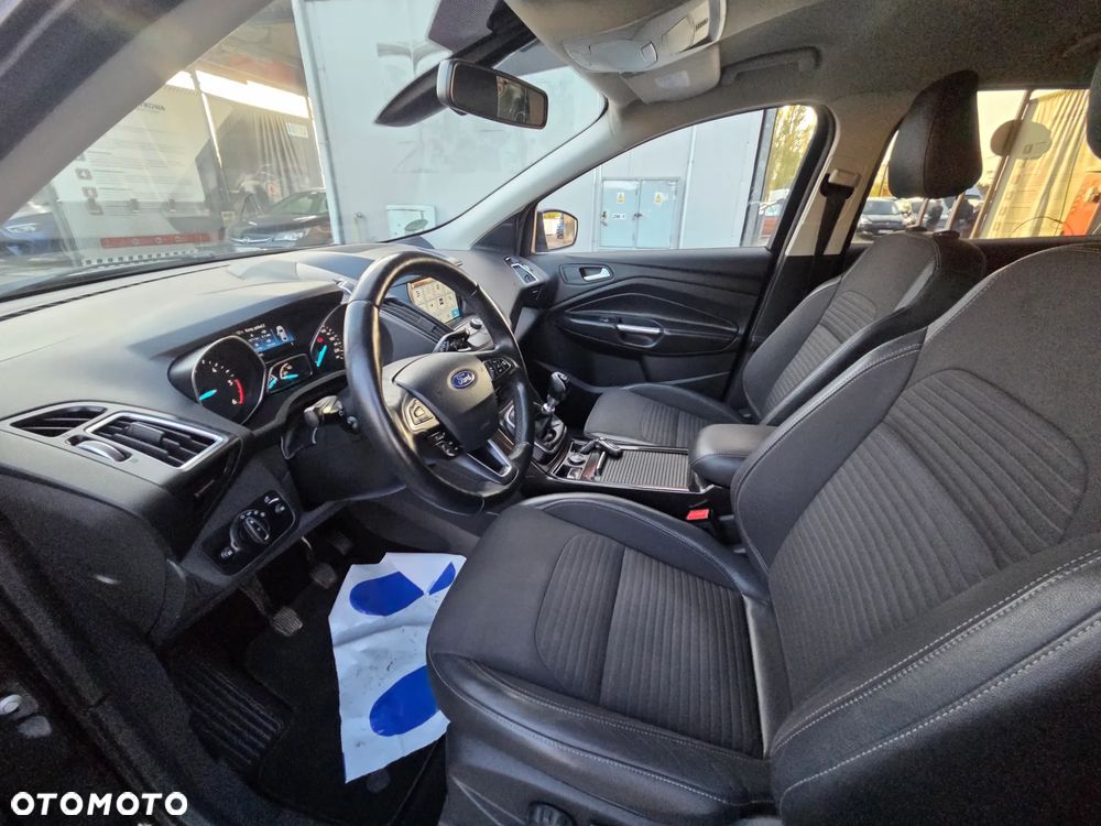 Ford Kuga 2.0 TDCi 2x4 Titanium - 29