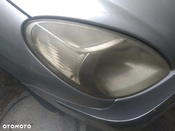 Citroen Xsara Picasso lampa przednia prawa