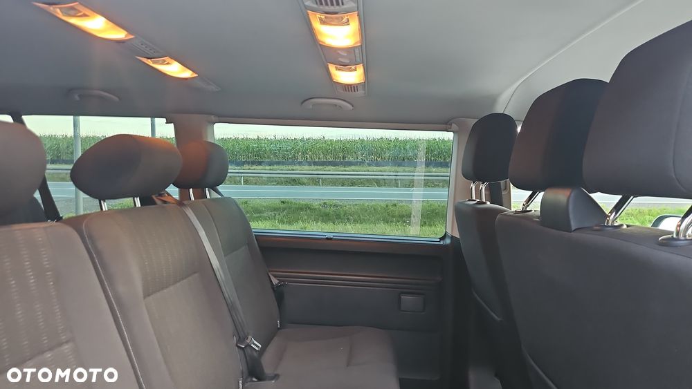 Volkswagen Caravelle - 11