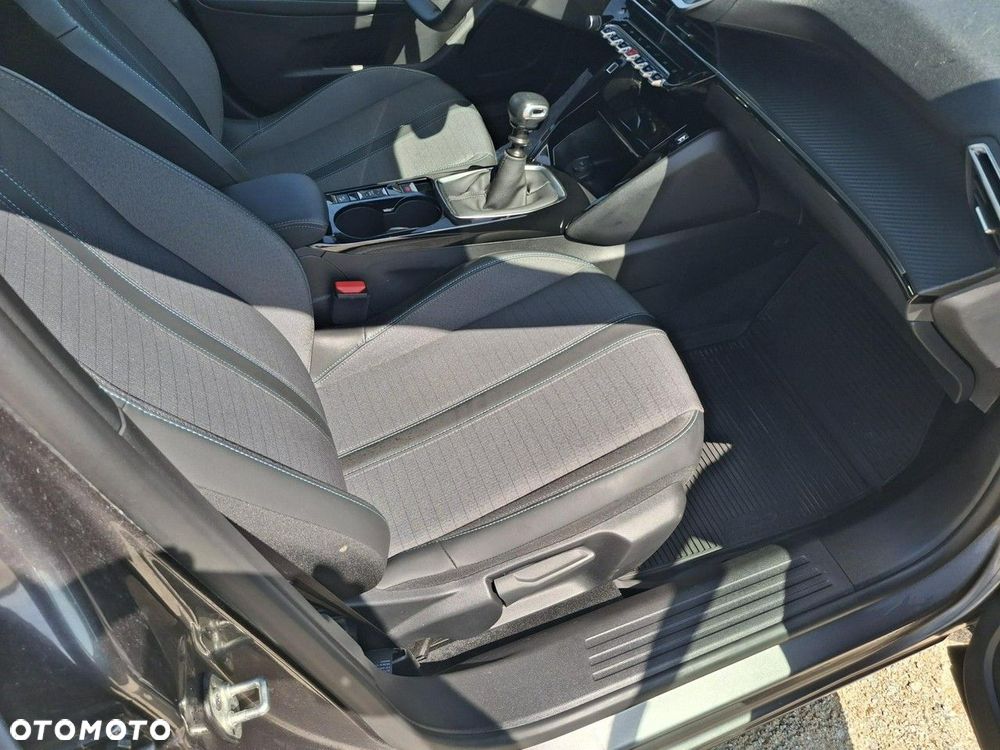 Peugeot 2008 - 13